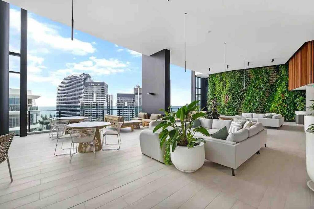 Casino 2-br Ocean View Apartment